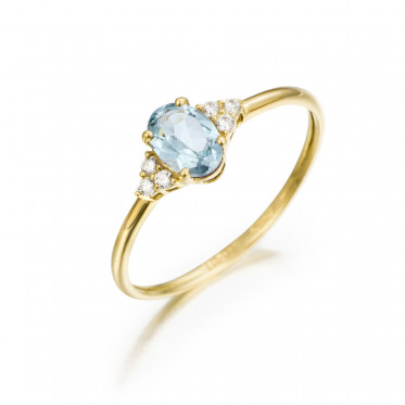 anillo de oro en topacio azul